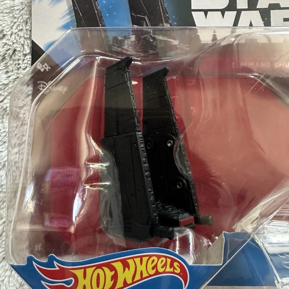 2014 Hot Wheels Star Wars Kylo Ren’s Command Shuttle Forces Awakens CKJ68 NIB - Picture 2 of 6